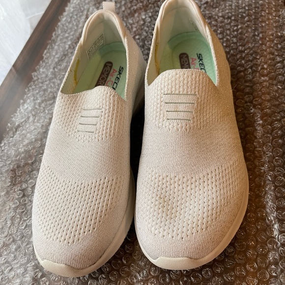 Skechers white shimmer shoes - Picture 2 of 6